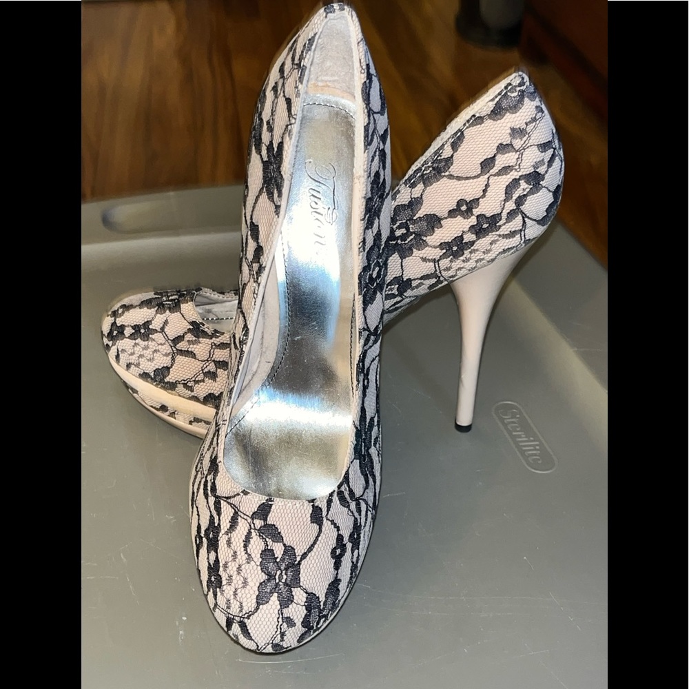 WOMEN’S STILETTO PLATFORM SHOE - SIZE 7 1/2